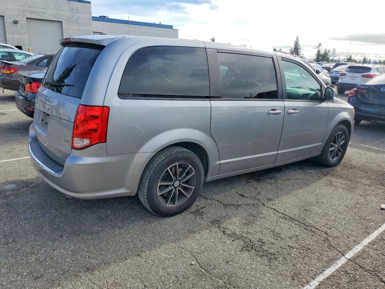 2019 Dodge Grand Caravan Gt - zdjęcie 3