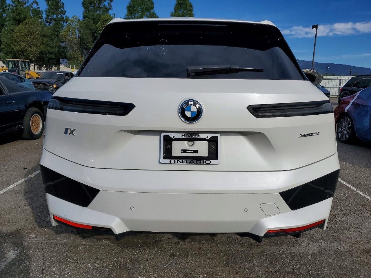 2025 BMW Ix xDrive50 - zdjęcie 6