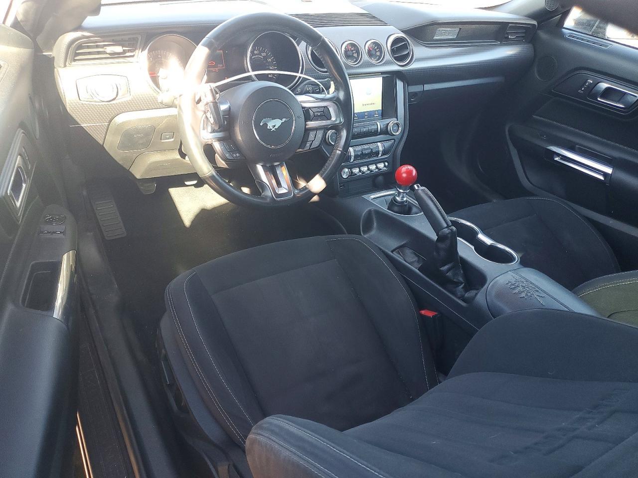 2020 Ford Mustang - zdjęcie 8