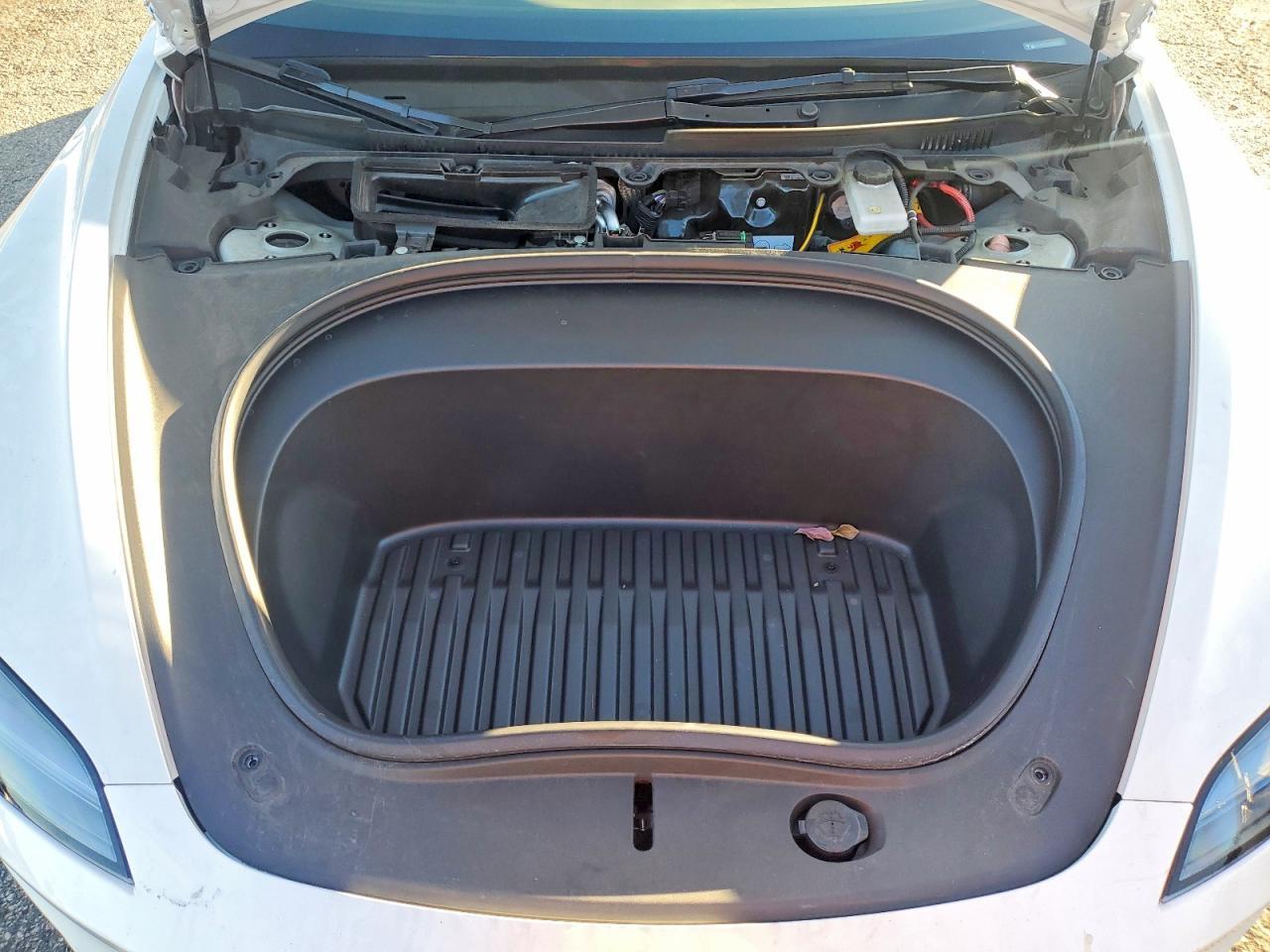 2025 Tesla Model 3 - zdjęcie 11