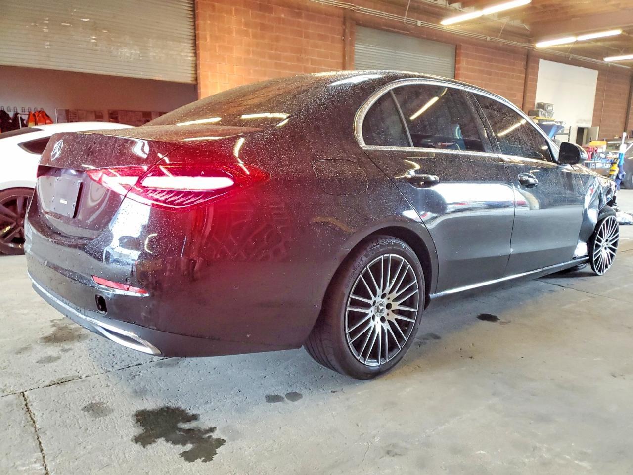 2024 Mercedes-Benz C 300 - zdjęcie 3