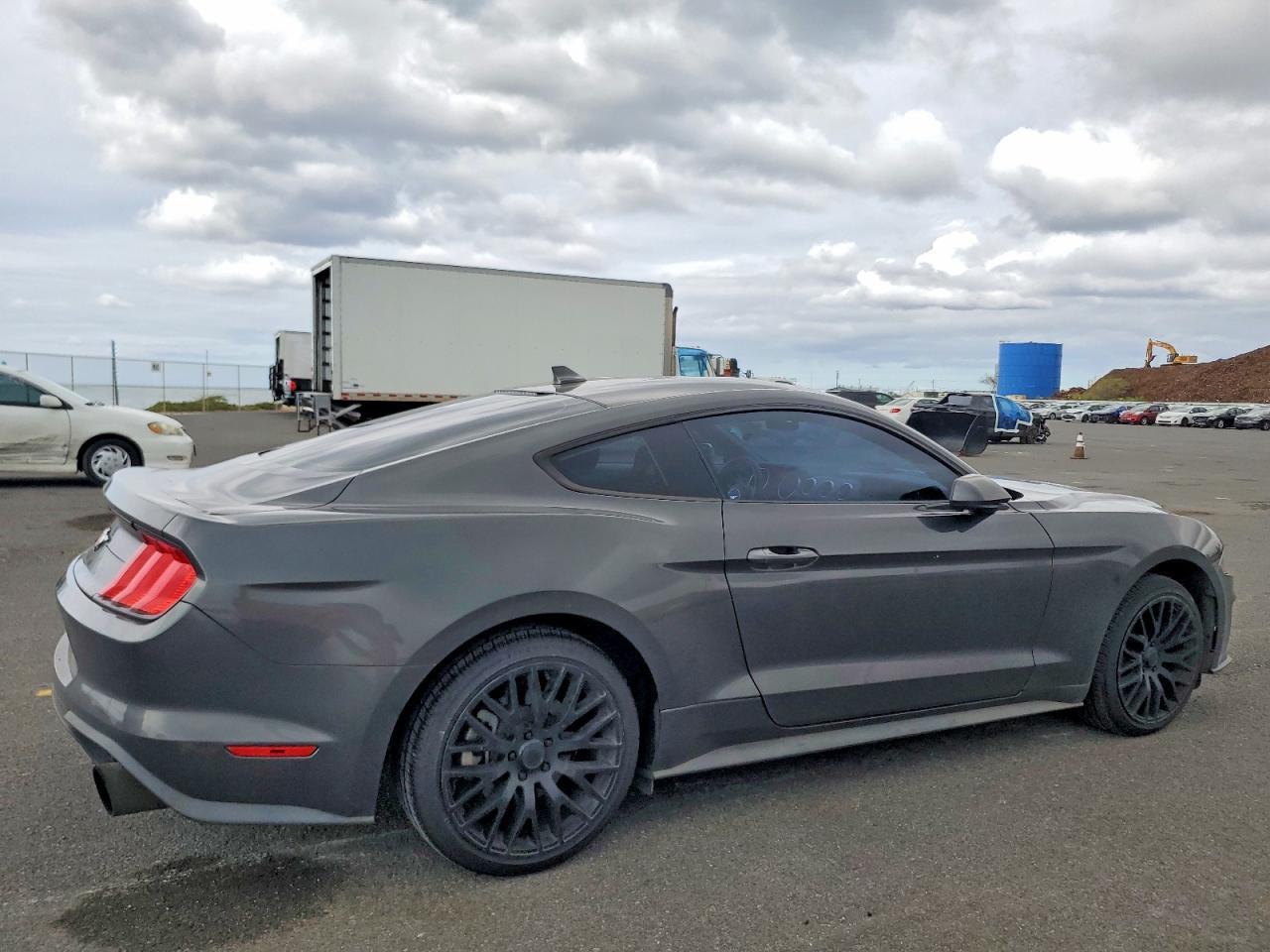 2020 Ford Mustang - zdjęcie 3