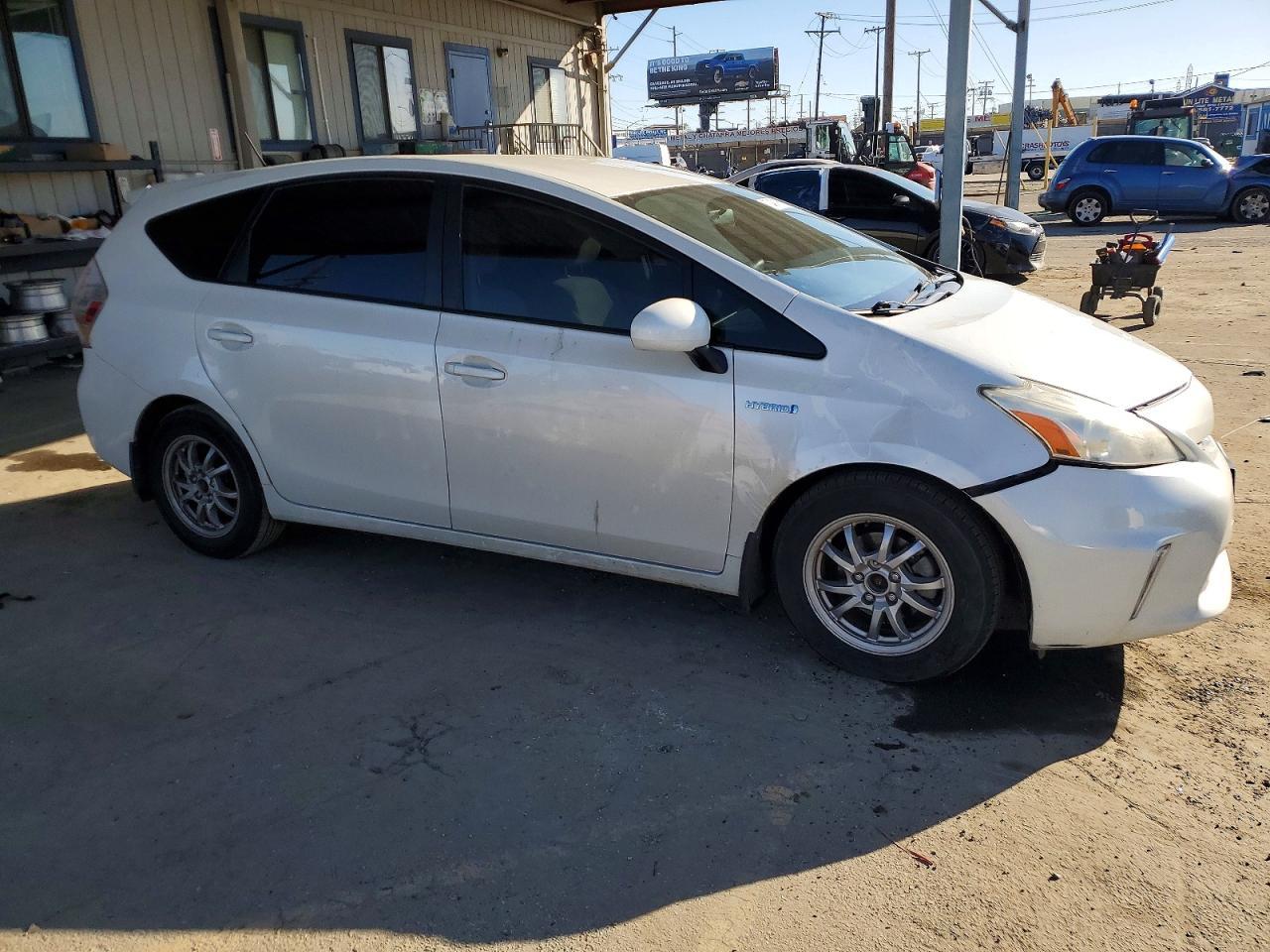 2014 Toyota Prius V - zdjęcie 4