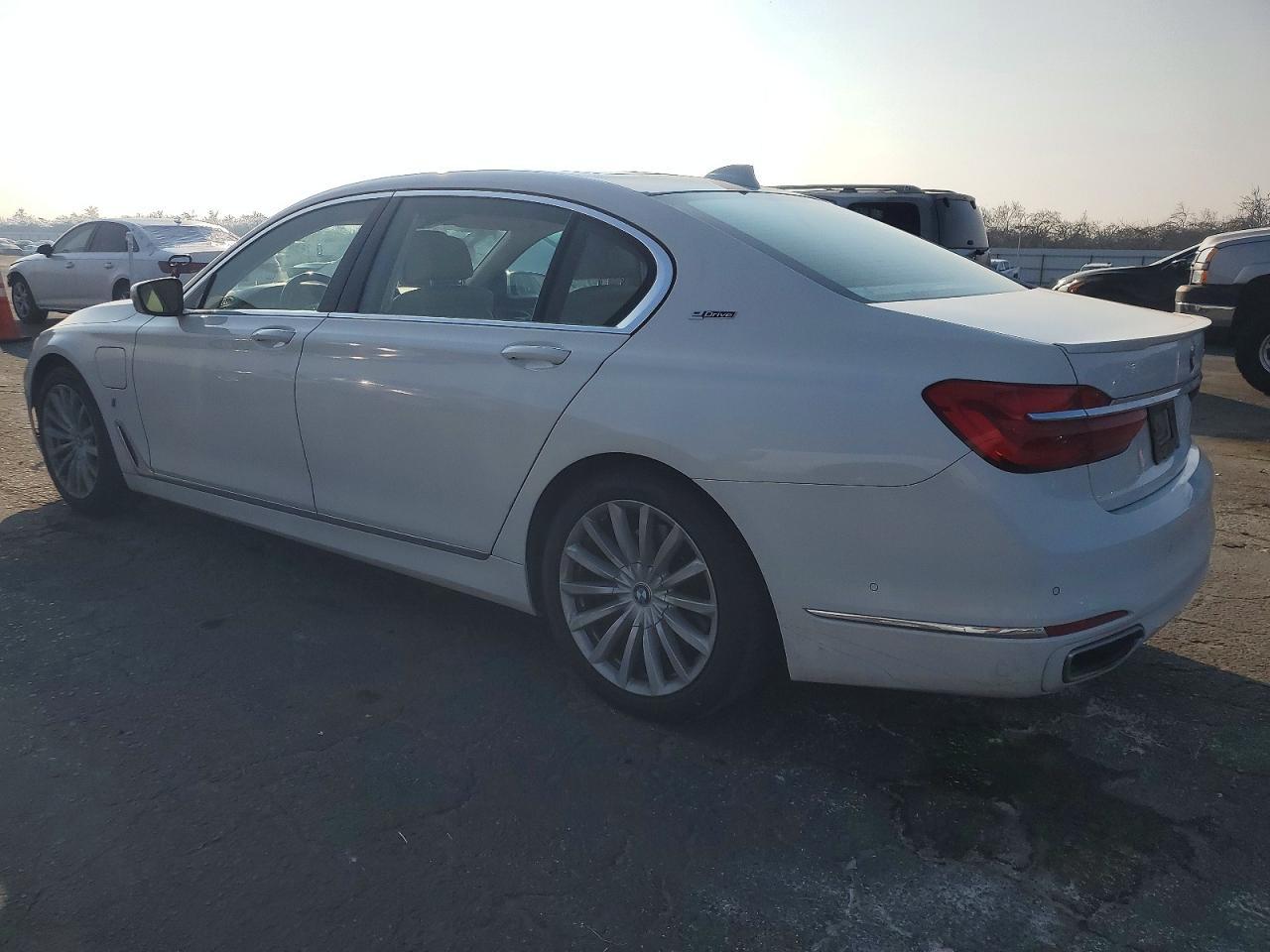 2018 BMW 740 Xe - zdjęcie 2