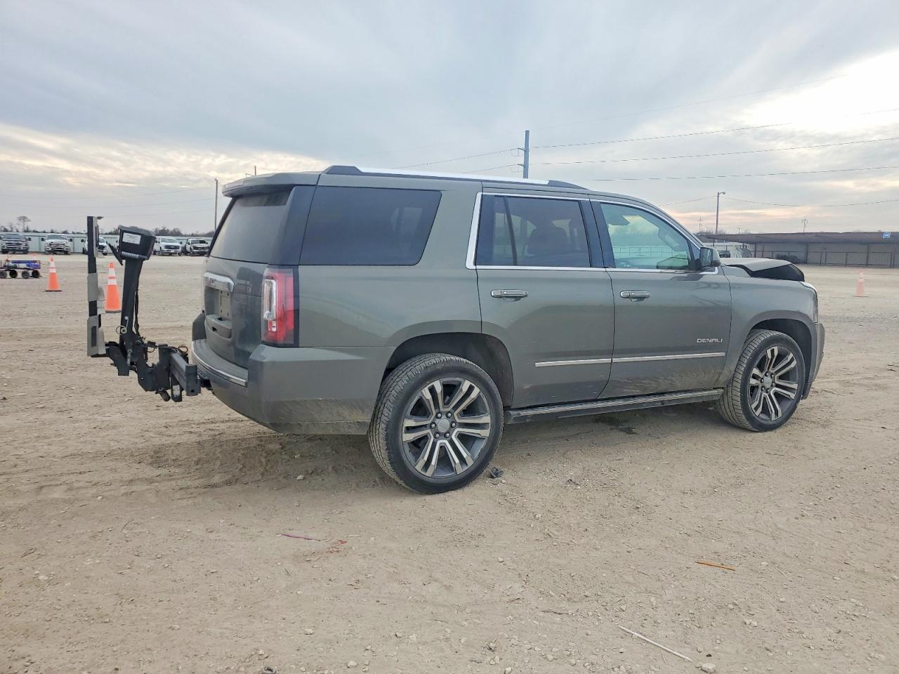 2017 GMC Yukon Denali - zdjęcie 3