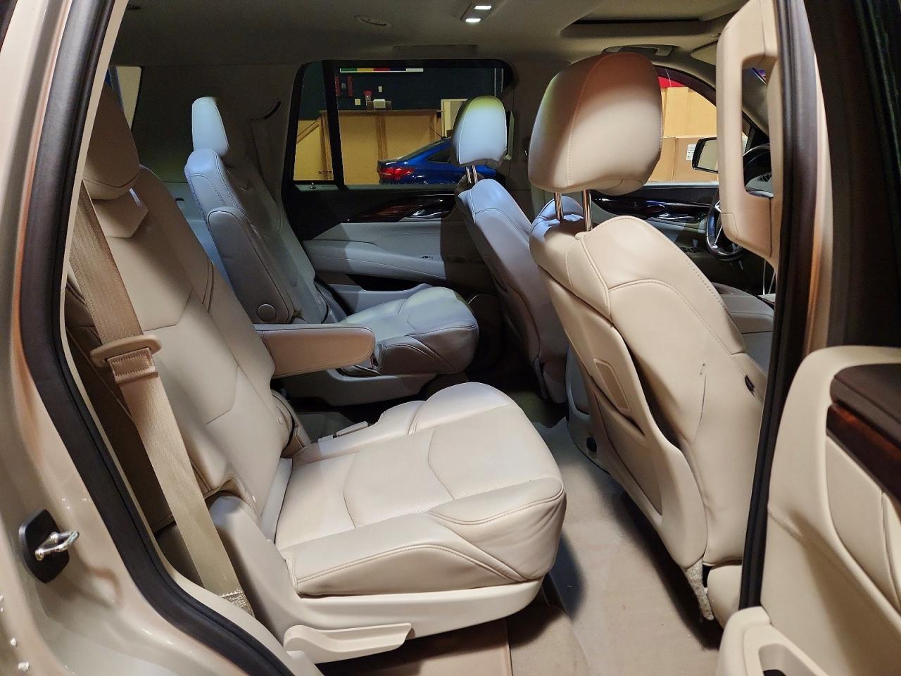 2015 Cadillac Escalade Luxury - zdjęcie 11
