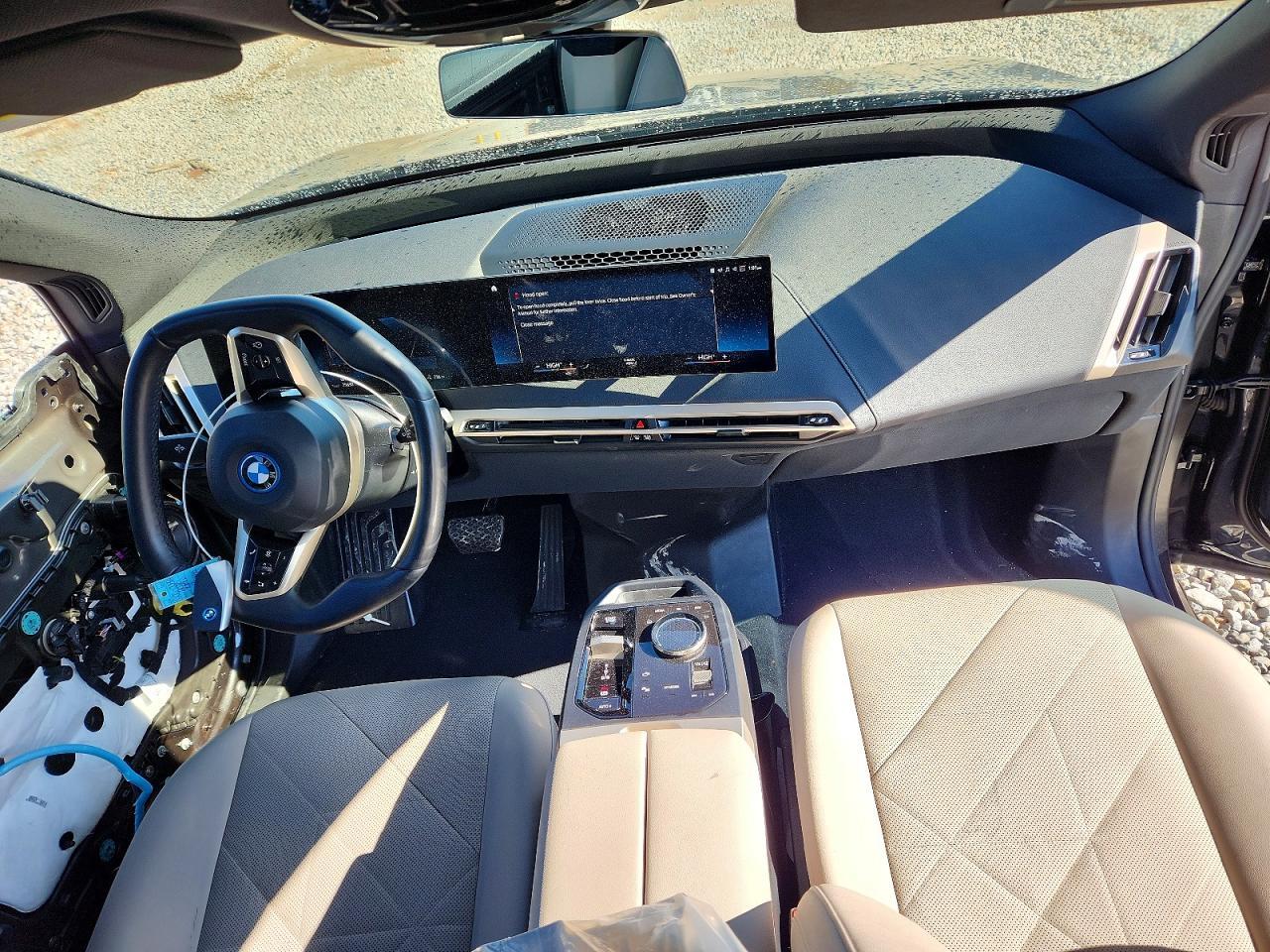 2023 BMW Ix xDrive50 - zdjęcie 8