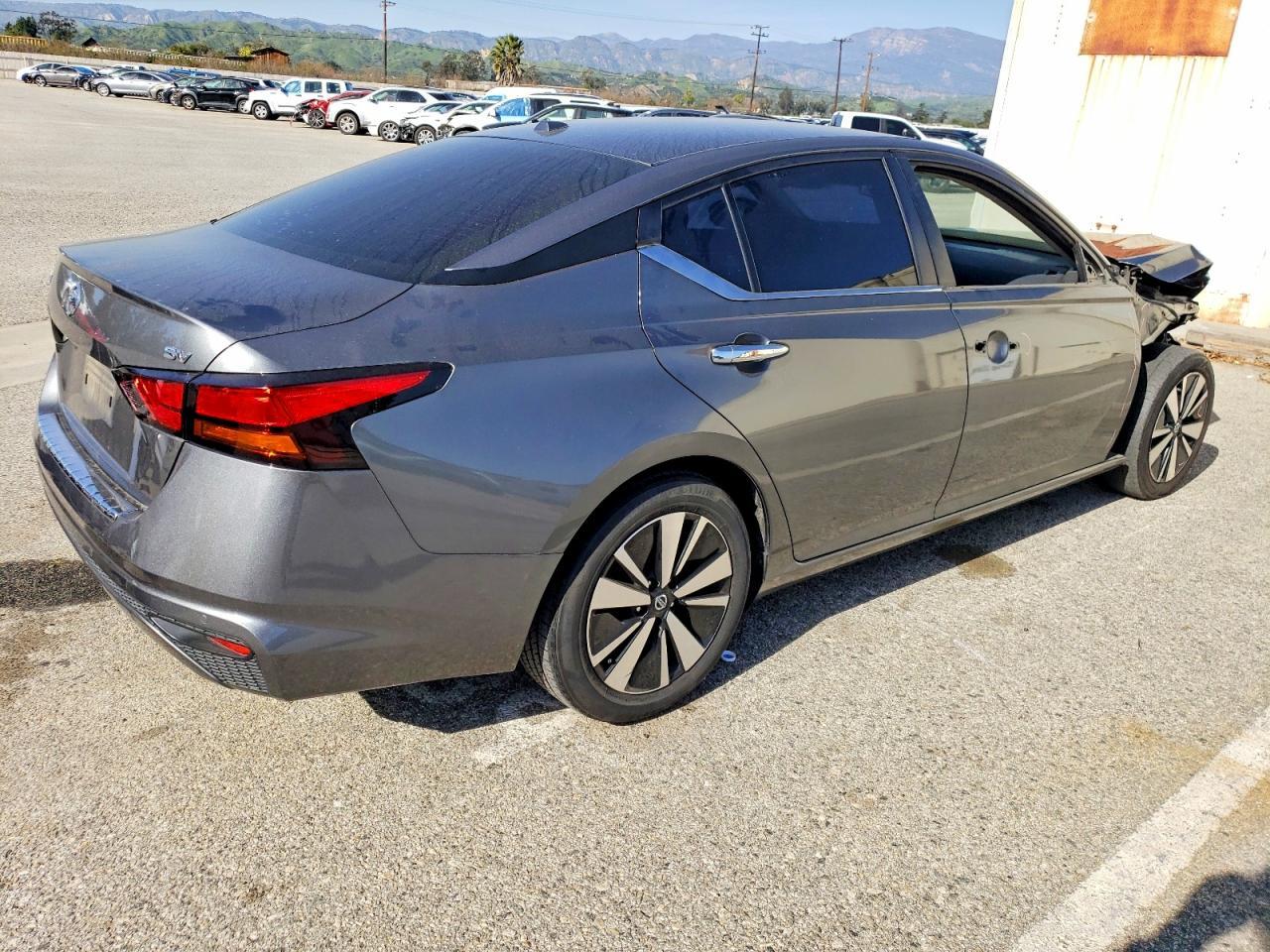 Nissan Altima - zdjęcie 3