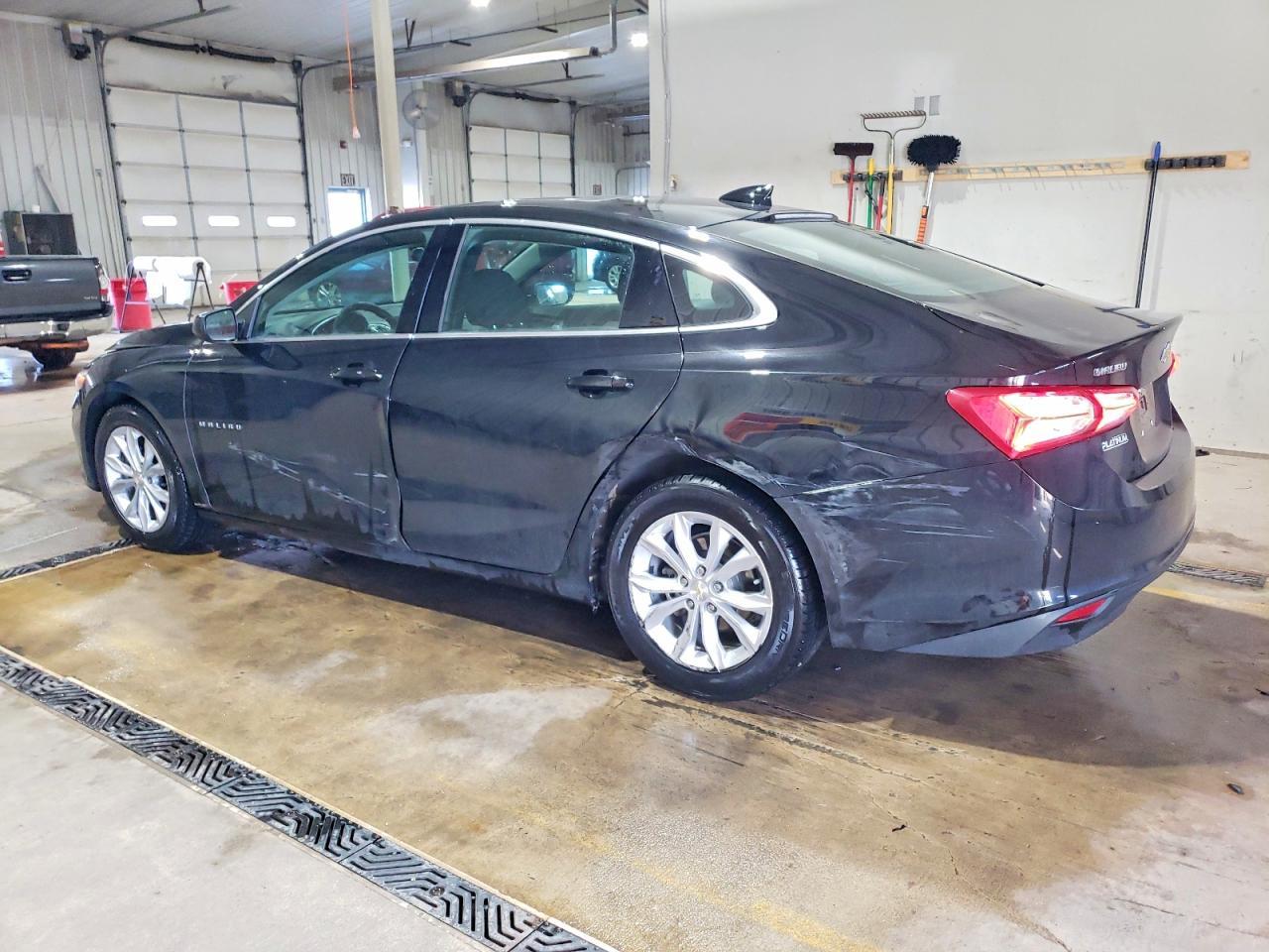 2022 Chevrolet Malibu Lt - zdjęcie 2