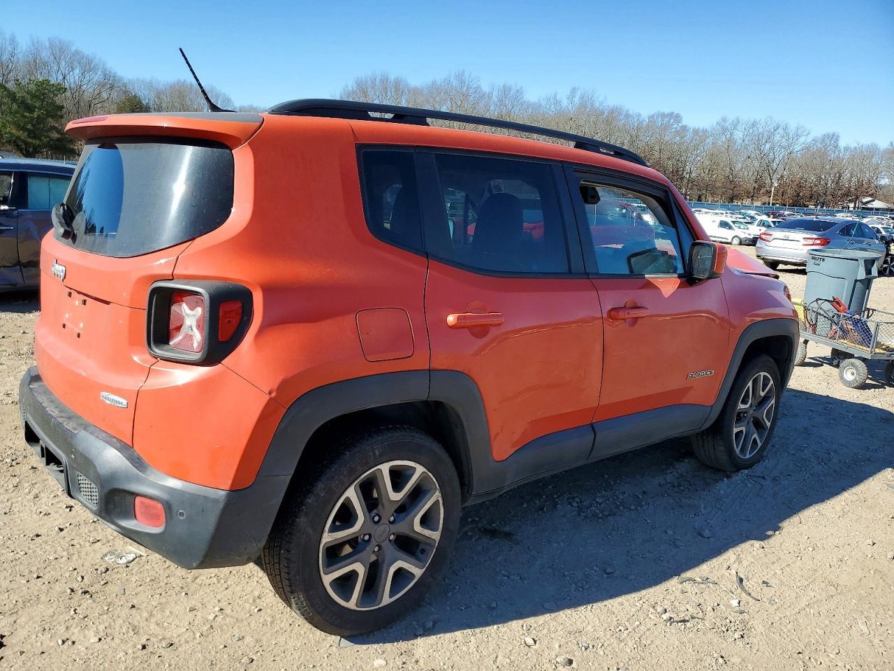 2016 Jeep Renegade Latitude - zdjęcie 3