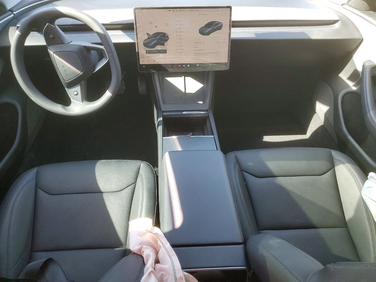 2025 Tesla Model 3 - zdjęcie 8