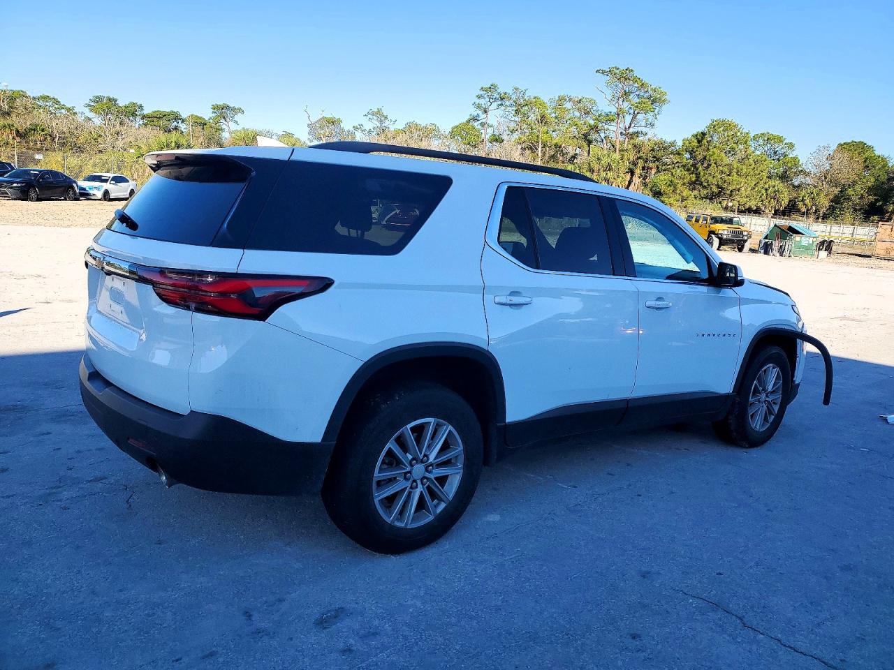 2022 Chevrolet Traverse Lt - zdjęcie 3