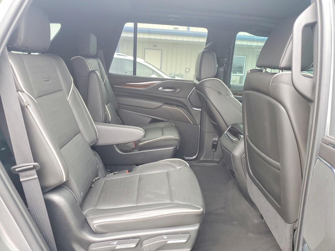 2021 Cadillac Escalade Premium Luxury - zdjęcie 11