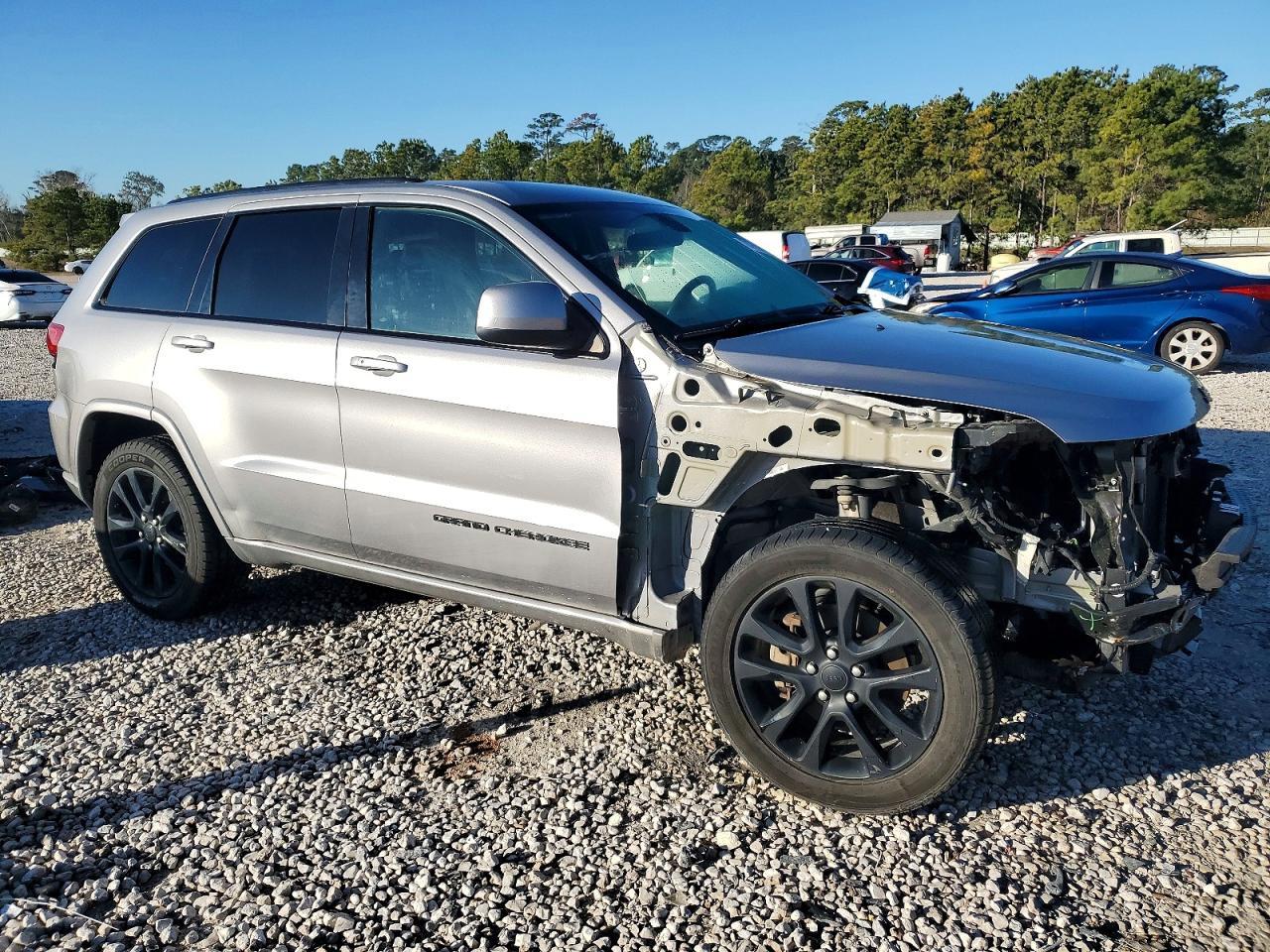 2021 Jeep Grand Cherokee Laredo - zdjęcie 4