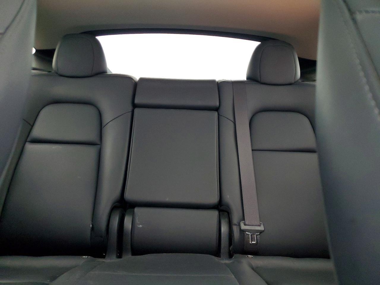 2024 Tesla Model Y - zdjęcie 10