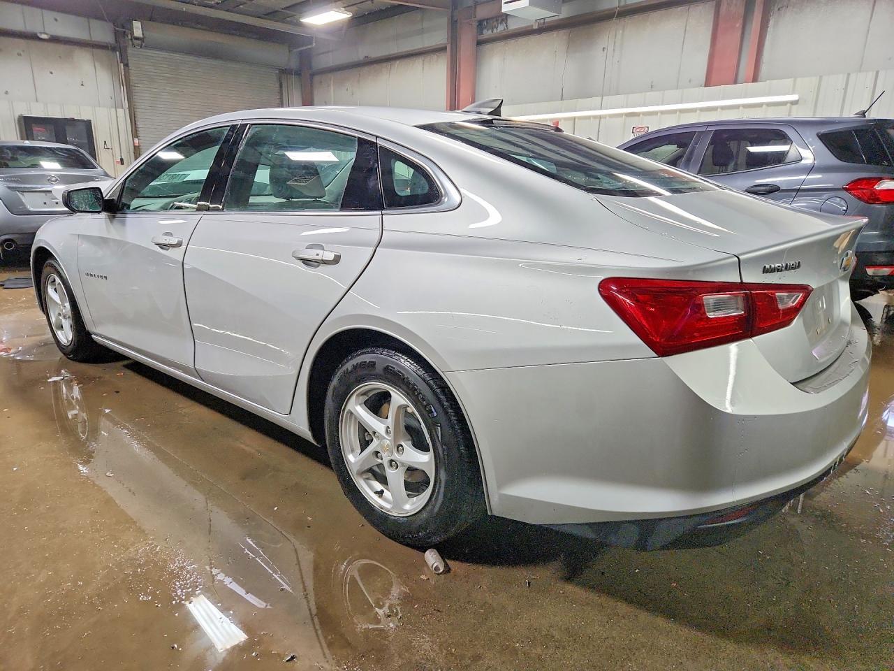 2017 Chevrolet Malibu Ls - zdjęcie 2