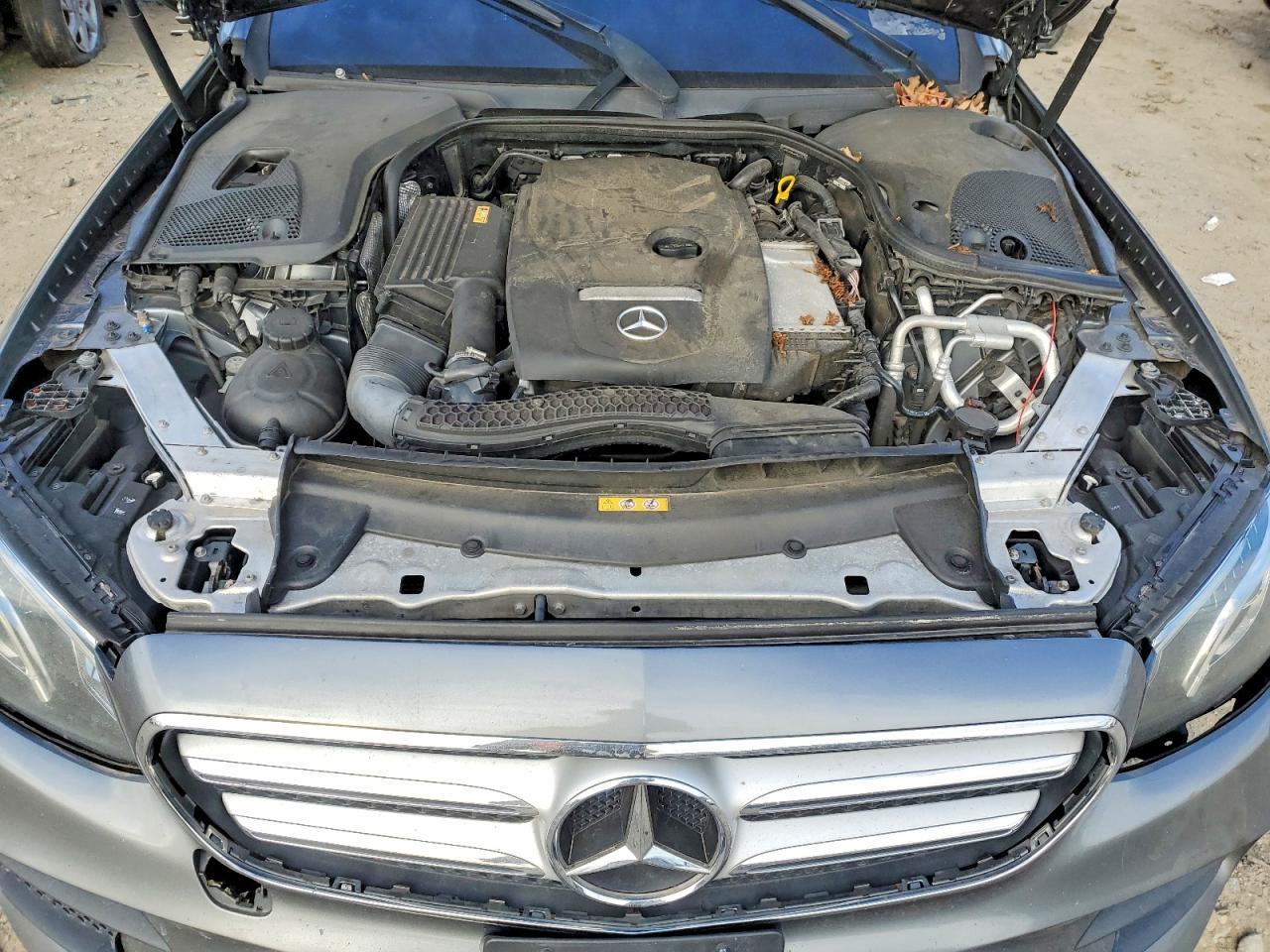 2017 Mercedes-Benz E 300 4Matic - zdjęcie 11
