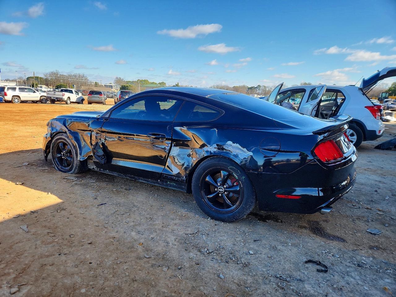 2016 Ford Mustang - zdjęcie 2