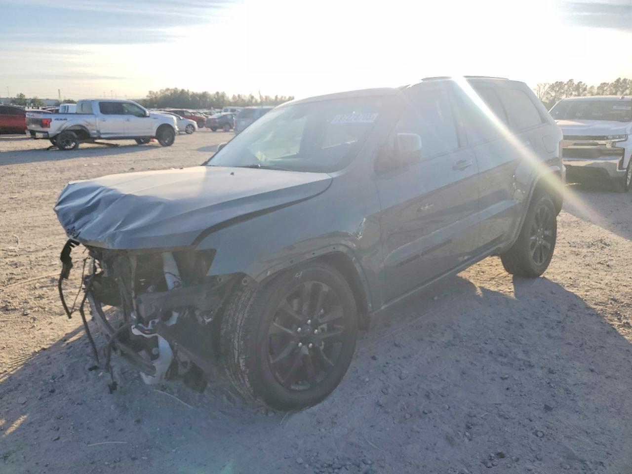 2021 Jeep Grand Cherokee Laredo - zdjęcie główne