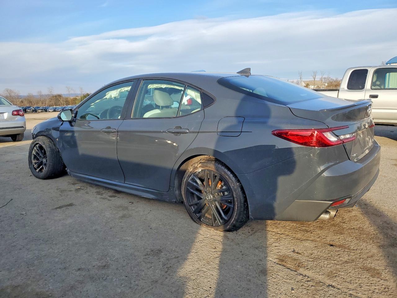 2025 Toyota Camry Xse - zdjęcie 2