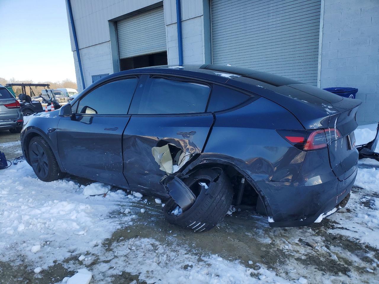 2025 Tesla Model Y - zdjęcie 2