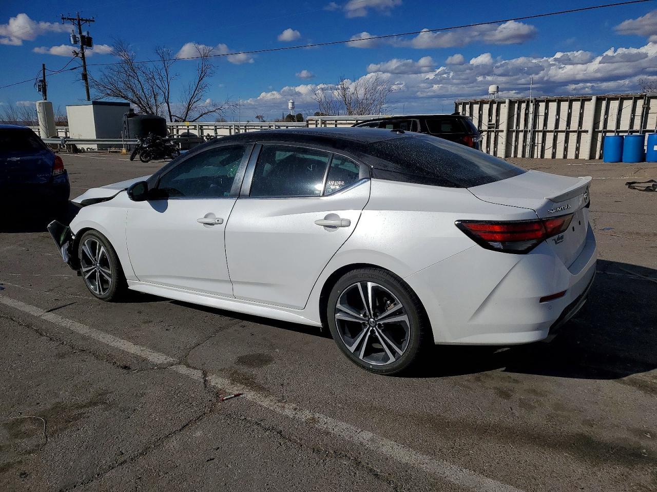 2021 Nissan Sentra Sr - zdjęcie 2