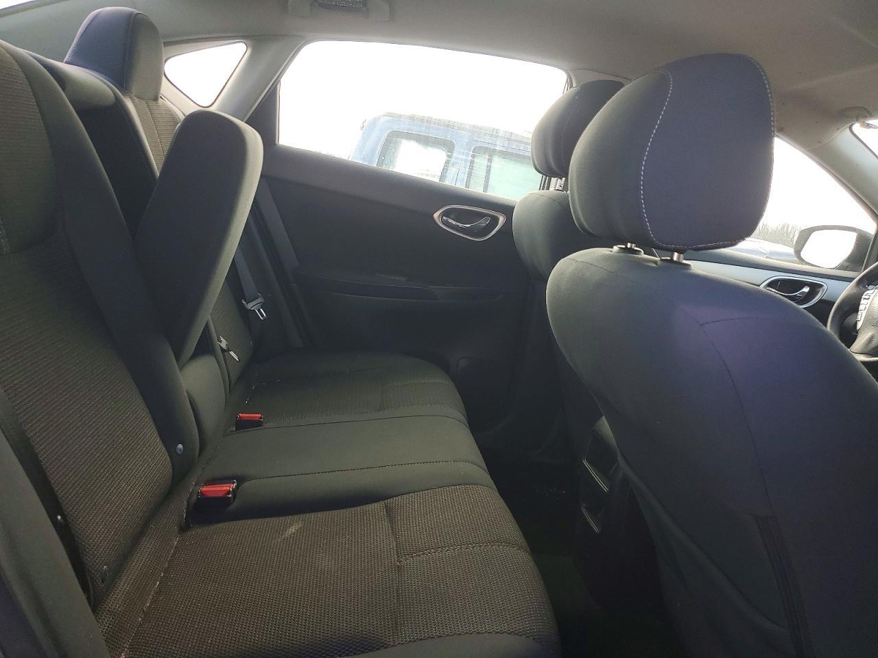 2015 Nissan Sentra S - zdjęcie 10