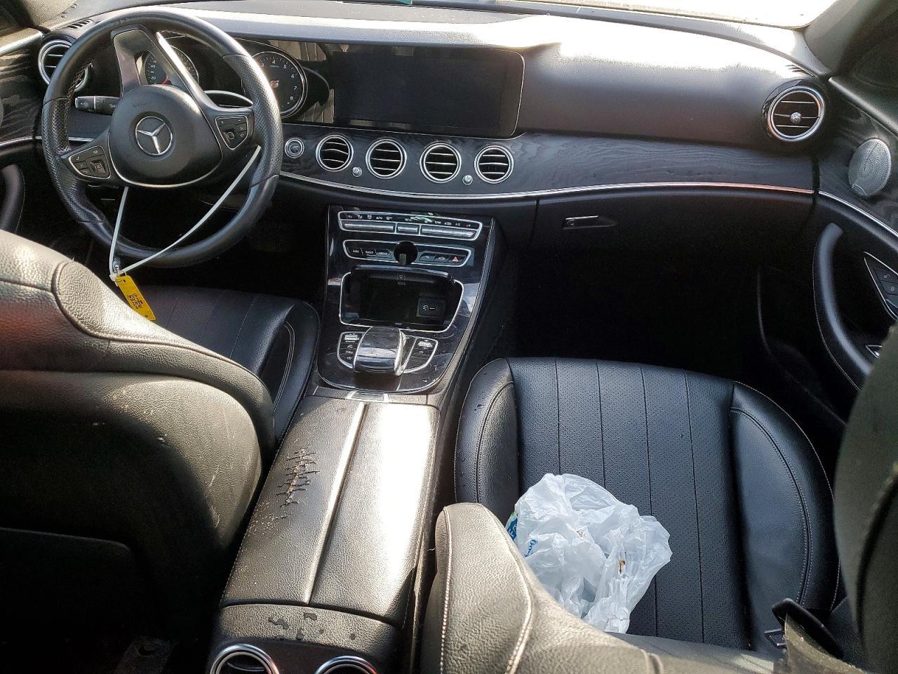 2017 Mercedes-Benz E 300 4Matic - zdjęcie 8
