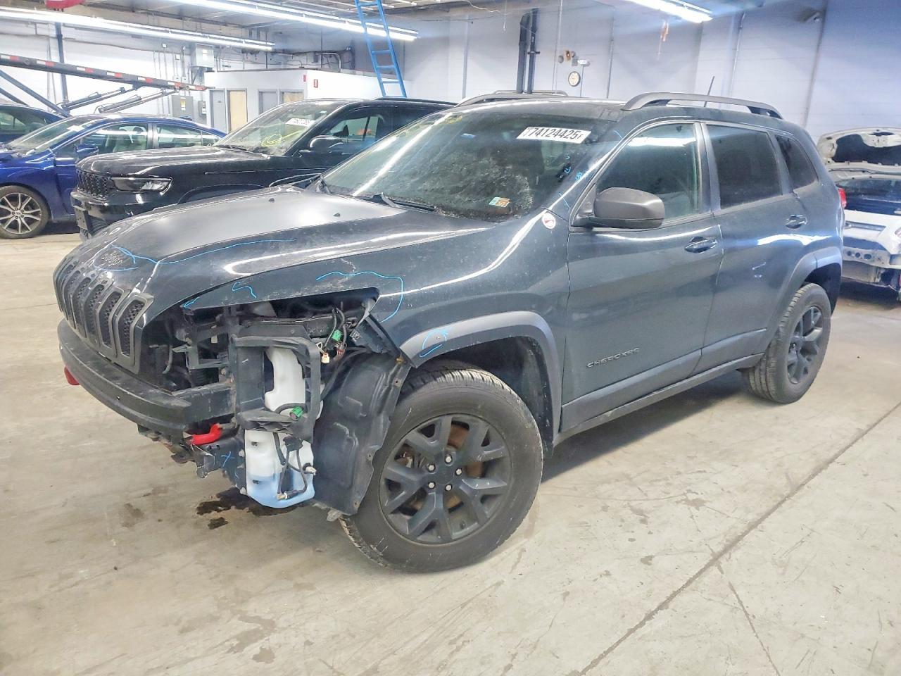 2016 Jeep Cherokee Trailhawk - zdjęcie główne