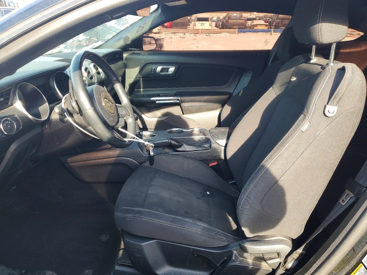 2020 Ford Mustang - zdjęcie 7