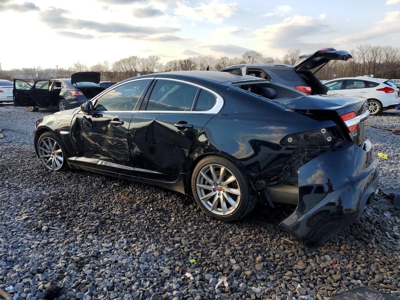 2014 Jaguar Xf - zdjęcie 2