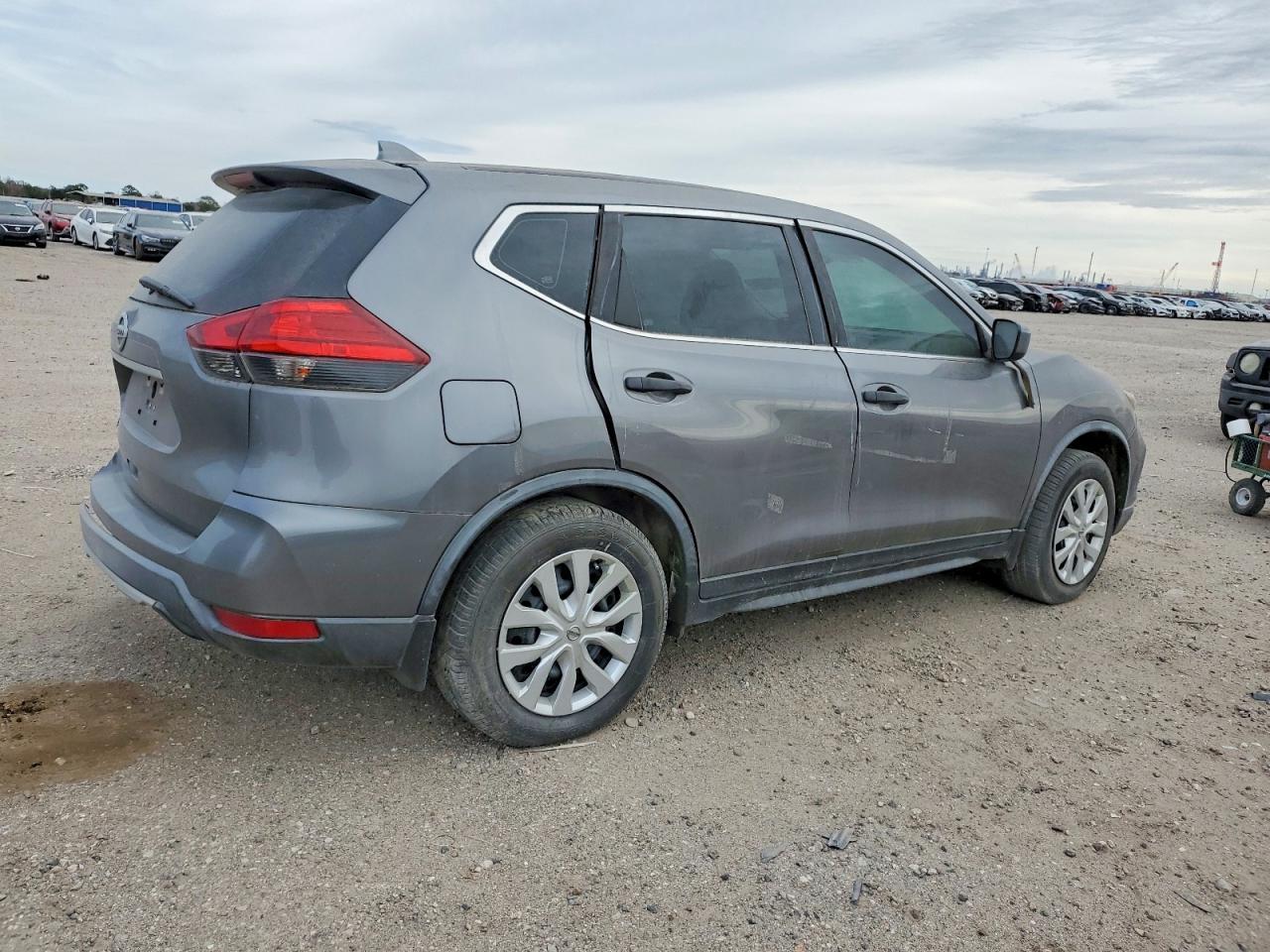 2017 Nissan Rogue S - zdjęcie 3