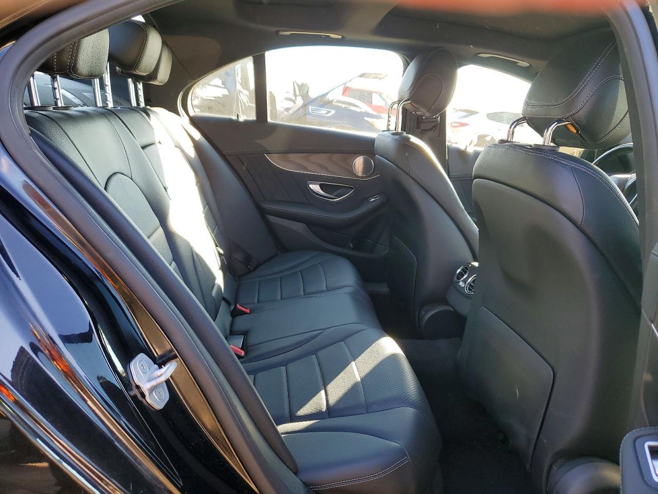 2016 Mercedes-Benz C 300 - zdjęcie 10