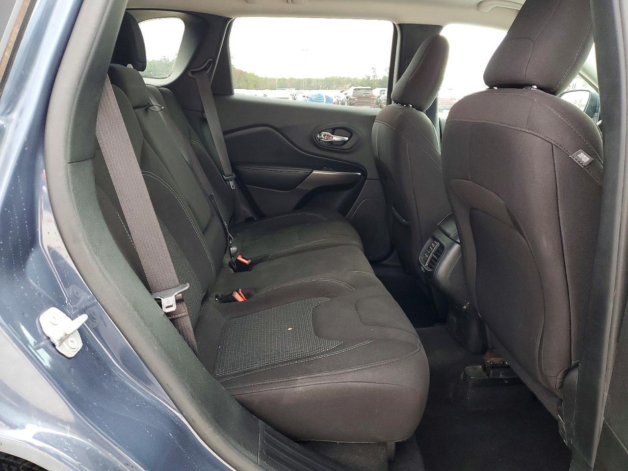 2019 Jeep Cherokee Latitude - zdjęcie 10