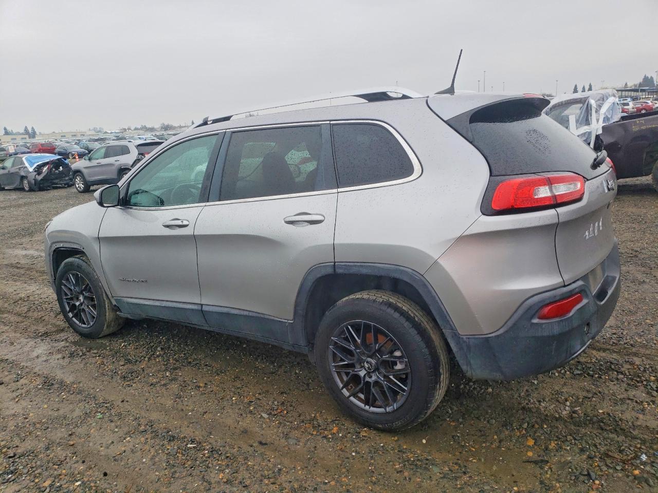 2018 Jeep Cherokee Latitude - zdjęcie 2