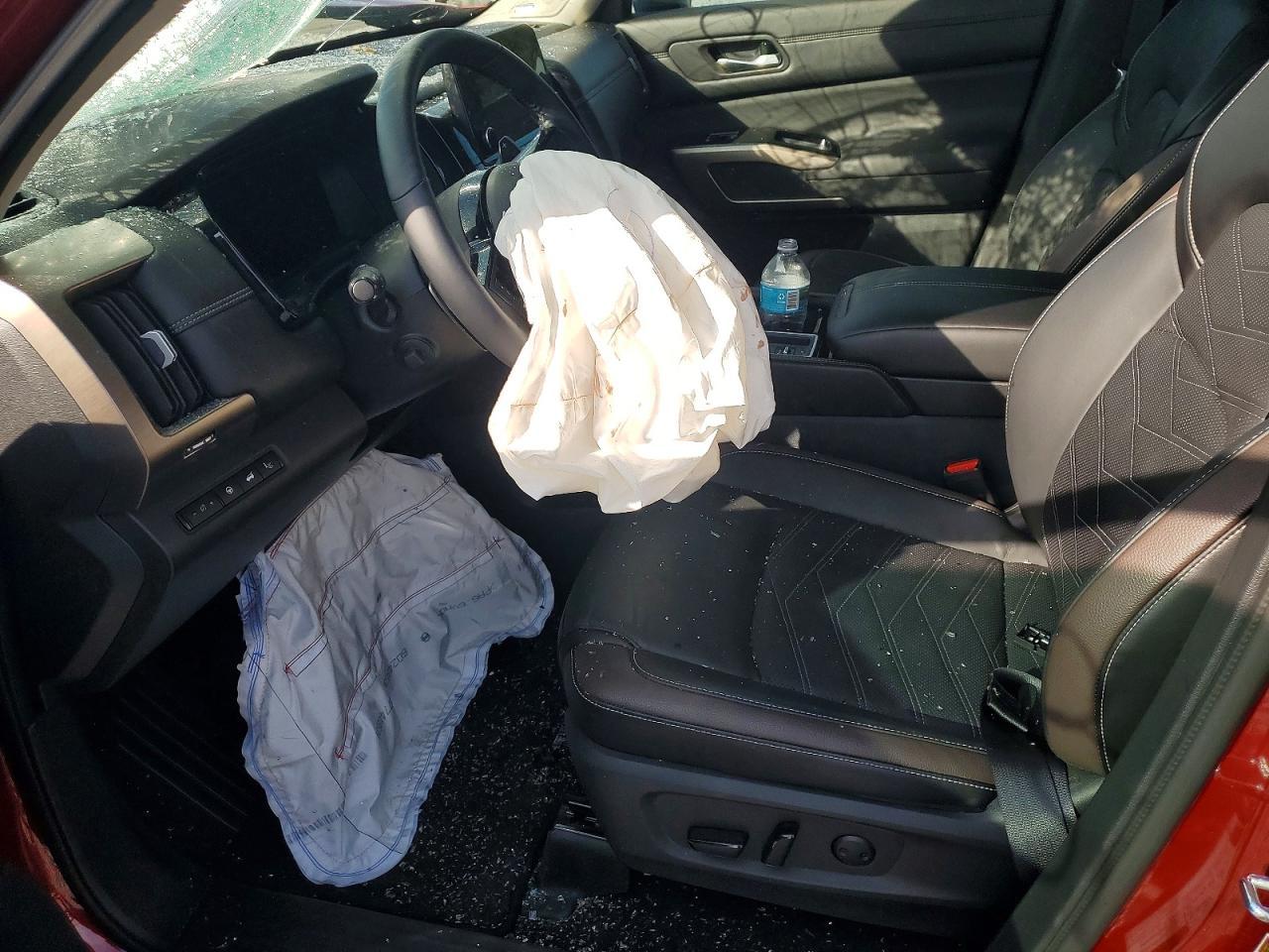 2024 Nissan Pathfinder Platinum - zdjęcie 7