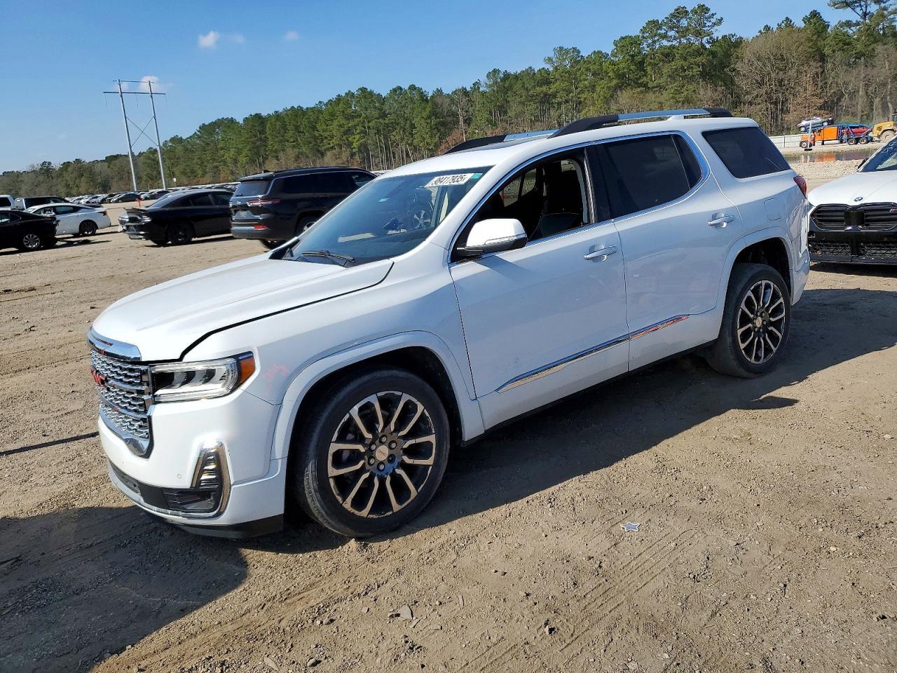2020 GMC Acadia Denali - zdjęcie główne