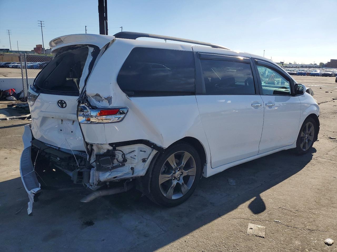 2016 Toyota Sienna Se - zdjęcie 3