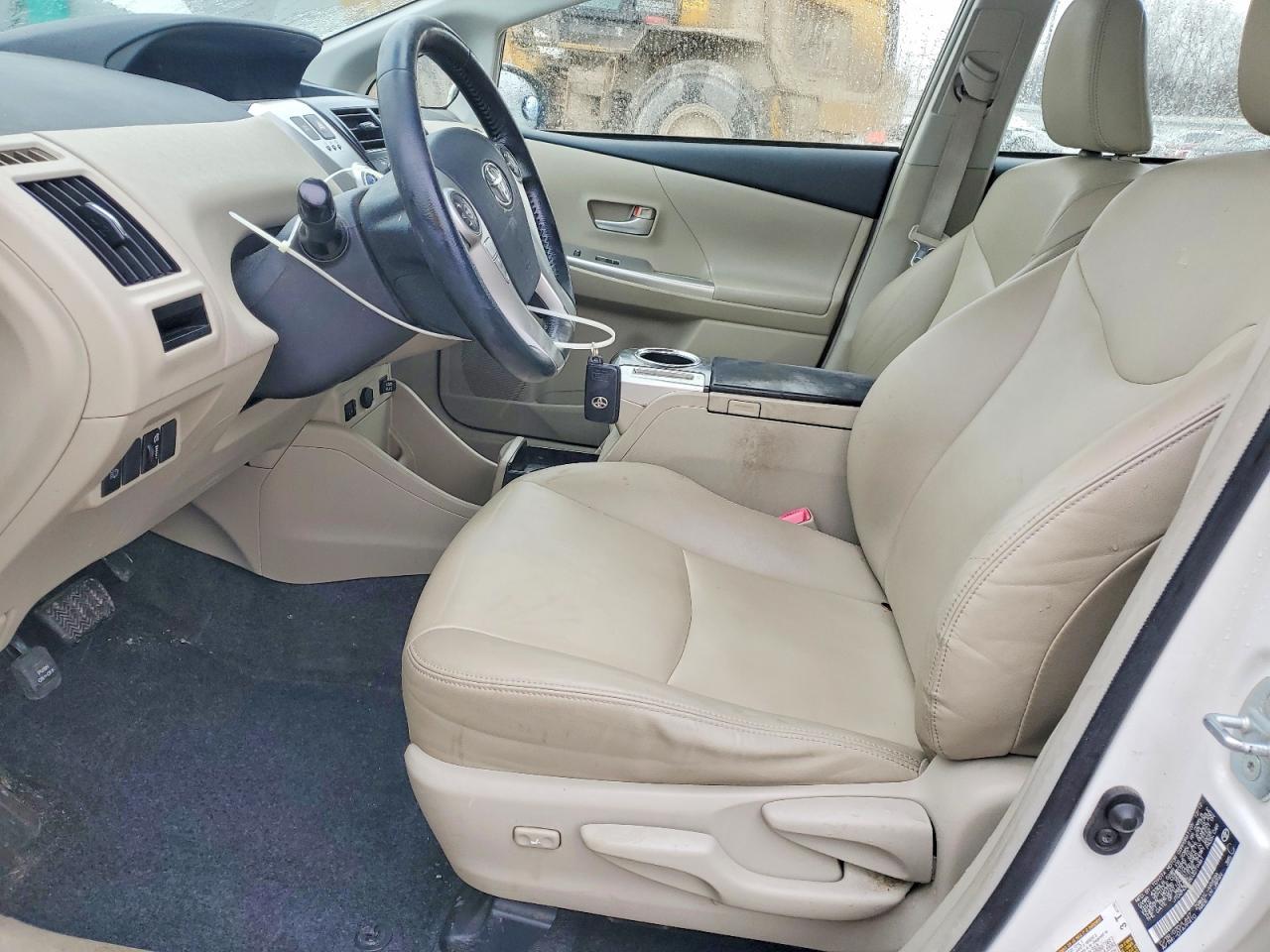 2013 Toyota Prius V - zdjęcie 7