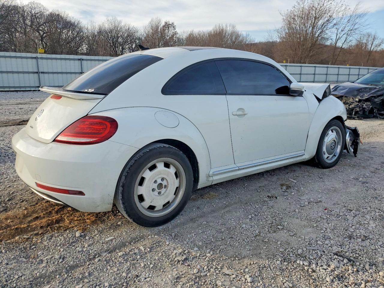 2018 Volkswagen Beetle S - zdjęcie 3
