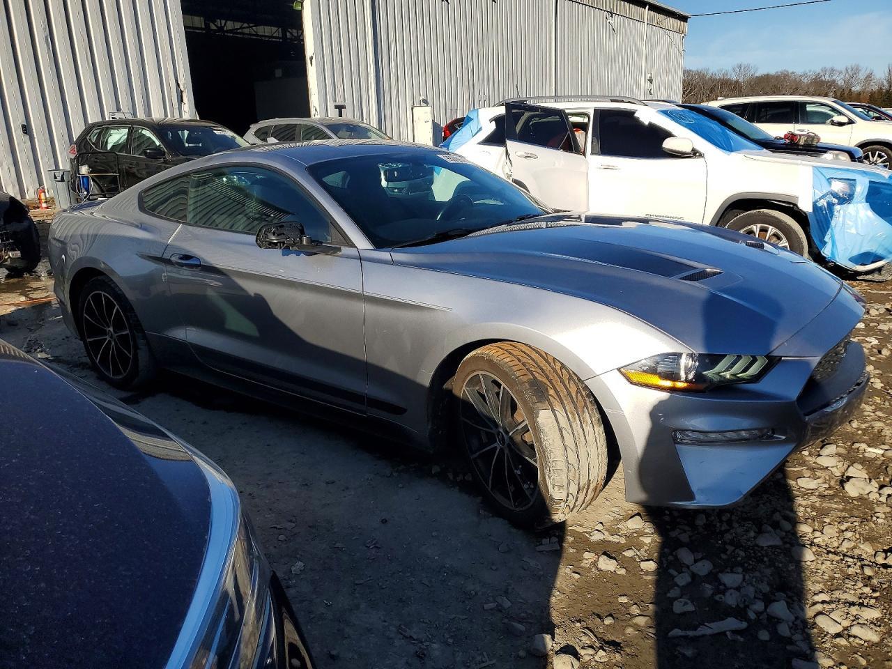 2020 Ford Mustang - zdjęcie 4