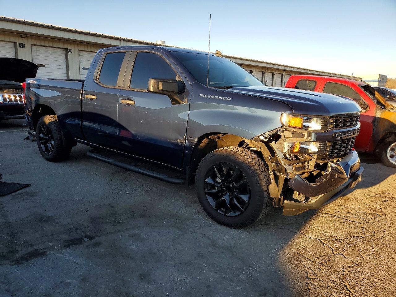 2020 Chevrolet Silverado K1500 Custom - zdjęcie 4