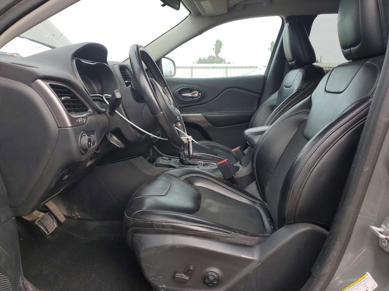 2019 Jeep Cherokee Latitude Plus - zdjęcie 7