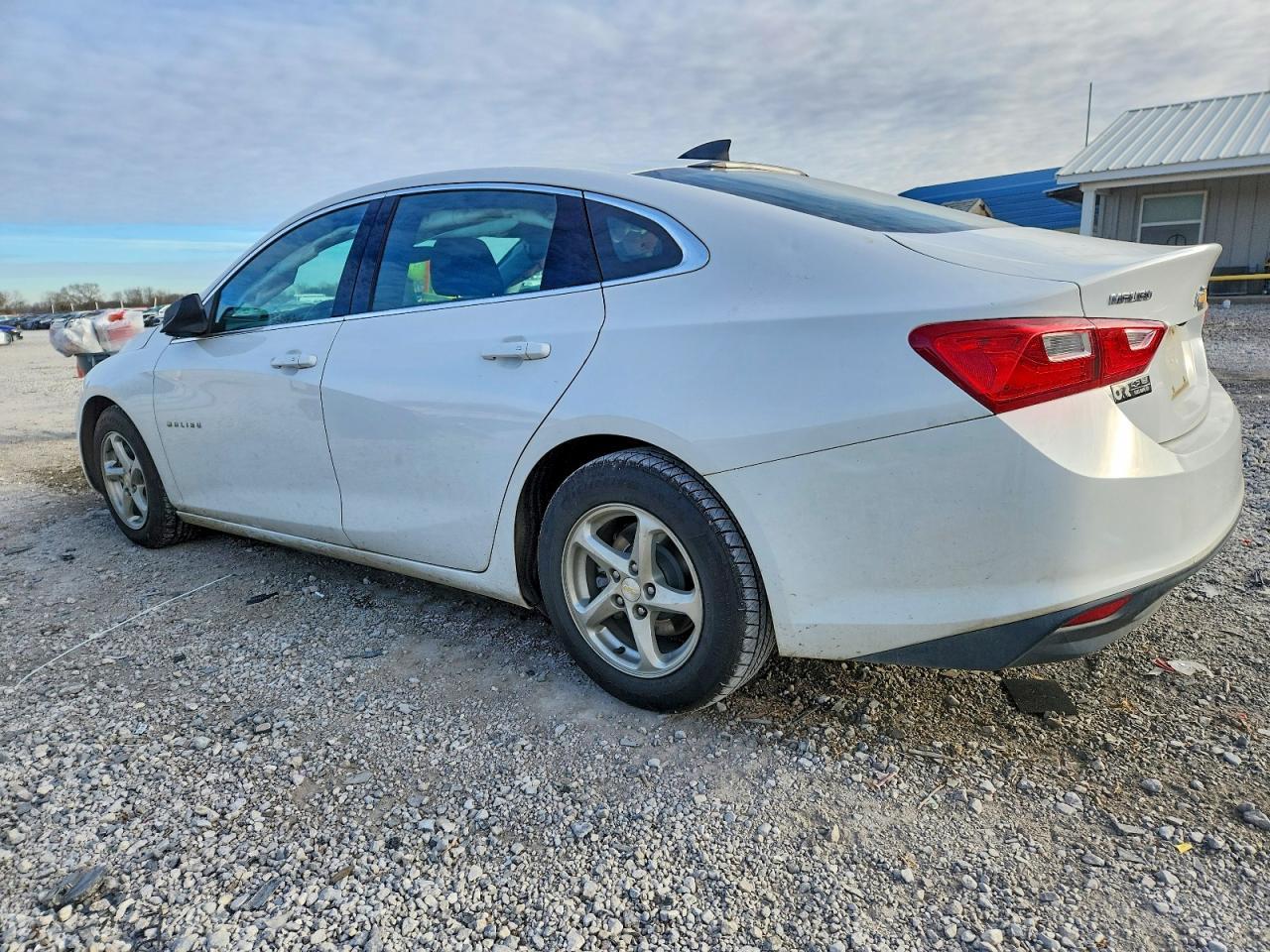 2017 Chevrolet Malibu Ls - zdjęcie 2