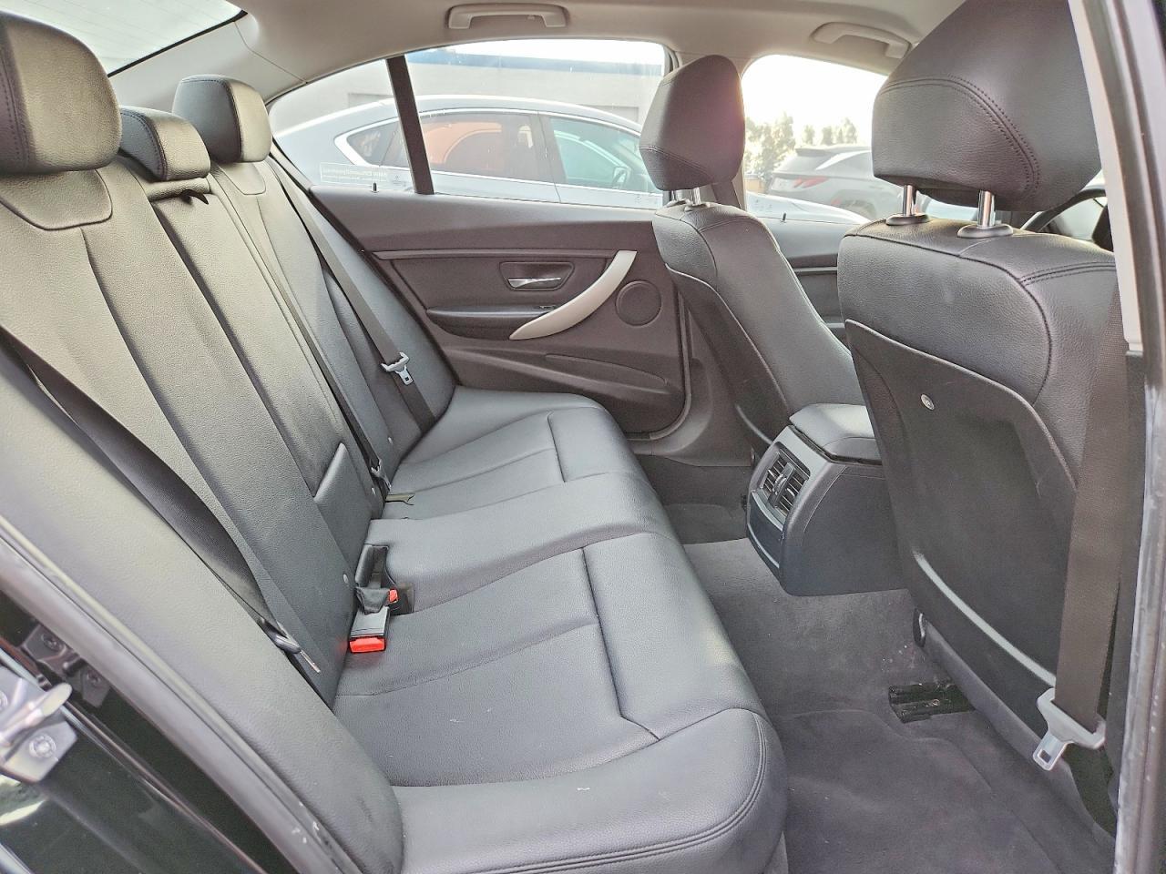 2015 BMW 320 I - zdjęcie 10