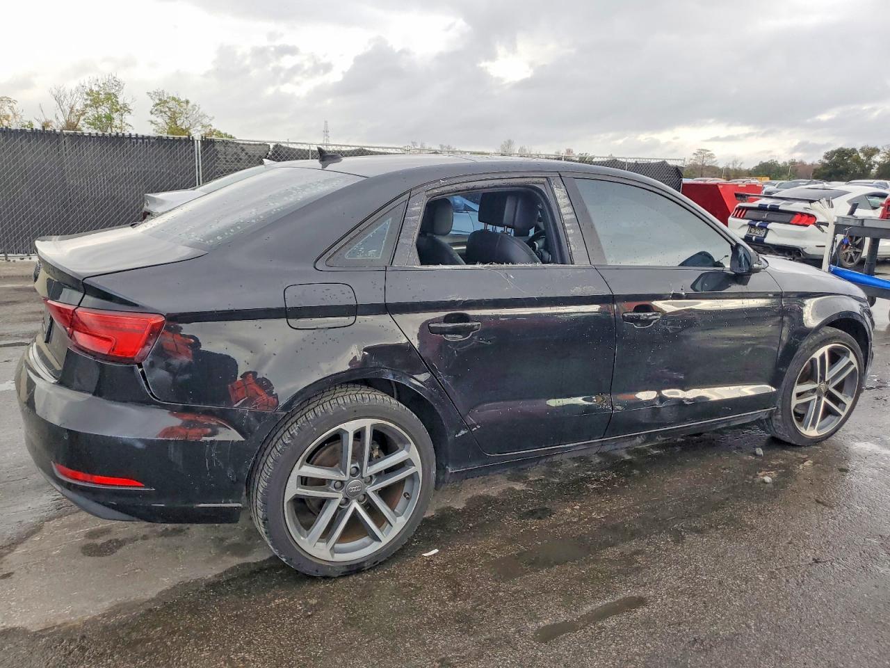 Audi A3 - zdjęcie 3