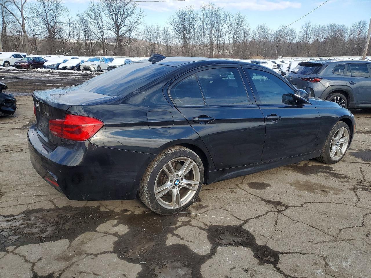 2017 BMW 330 Xi - zdjęcie 3