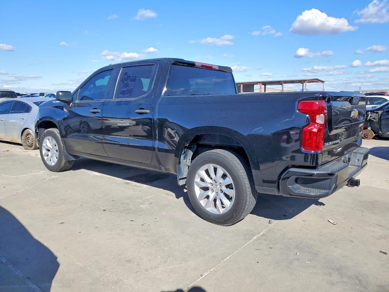 2022 Chevrolet Silverado C1500 Custom - zdjęcie 2