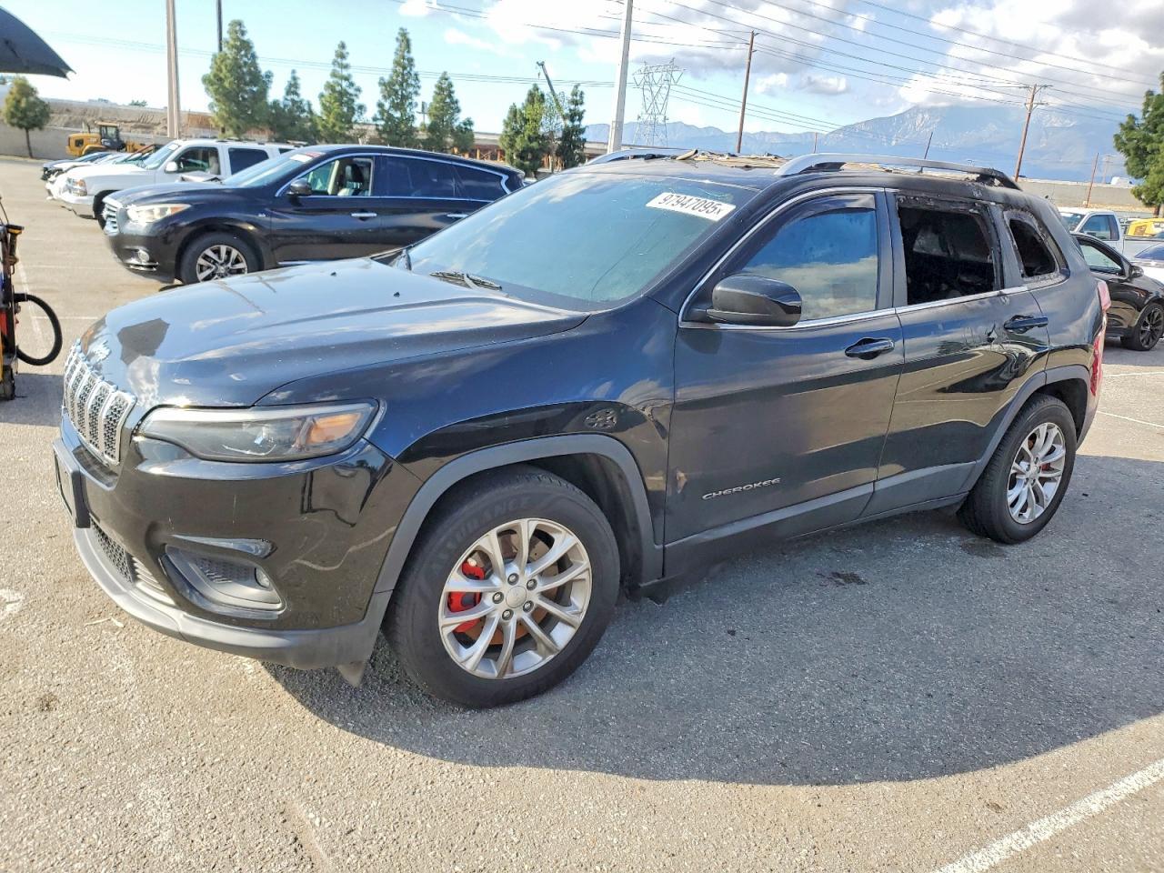 2019 Jeep Cherokee Latitude - zdjęcie główne