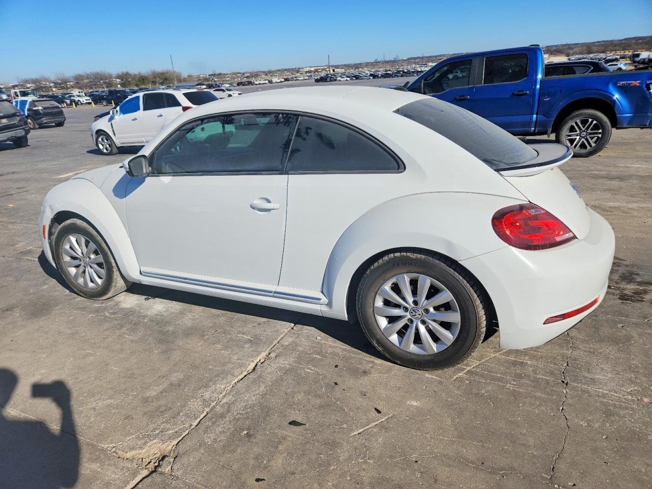 2019 Volkswagen Beetle S - zdjęcie 2